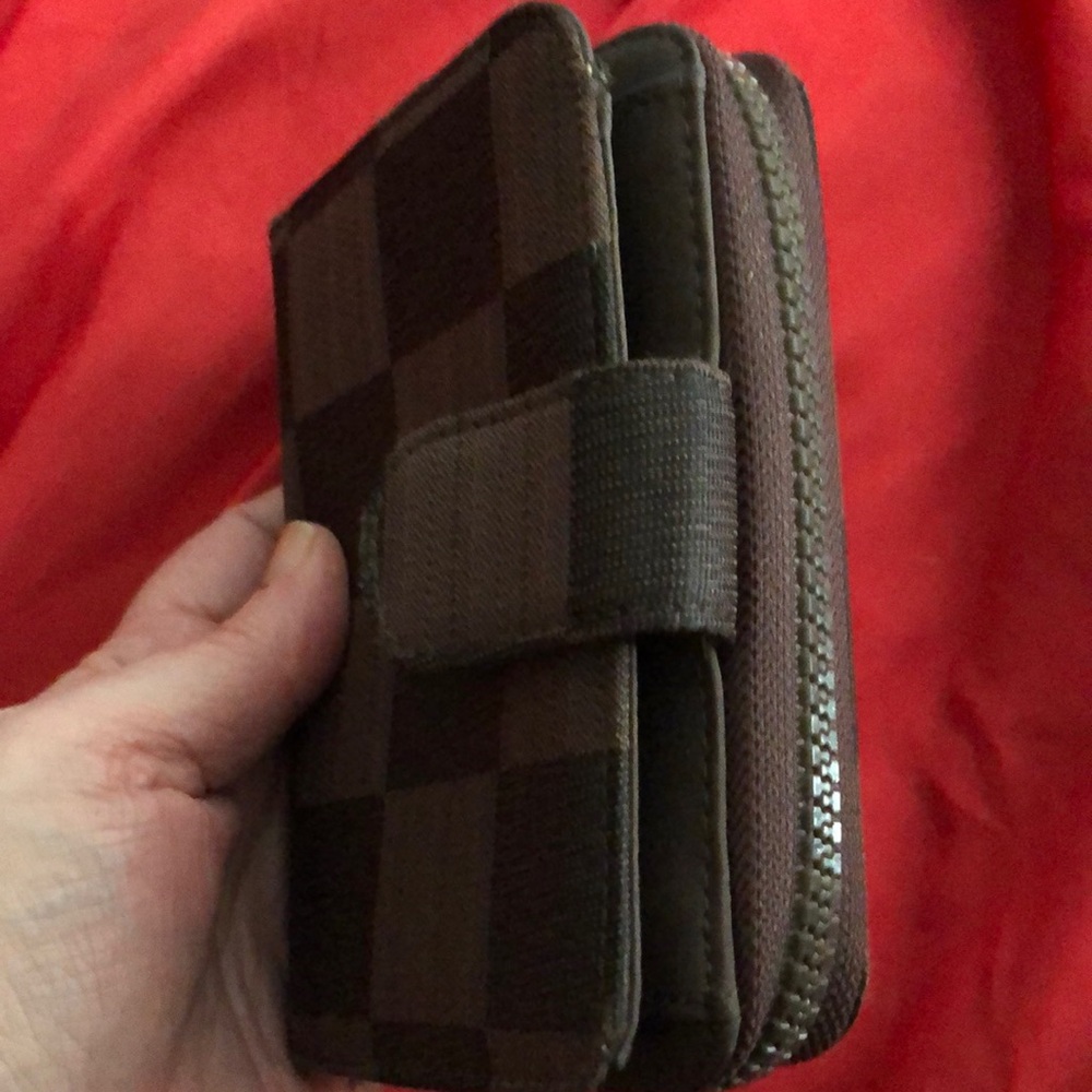 Compact Wallet - Picture 3 of 8
